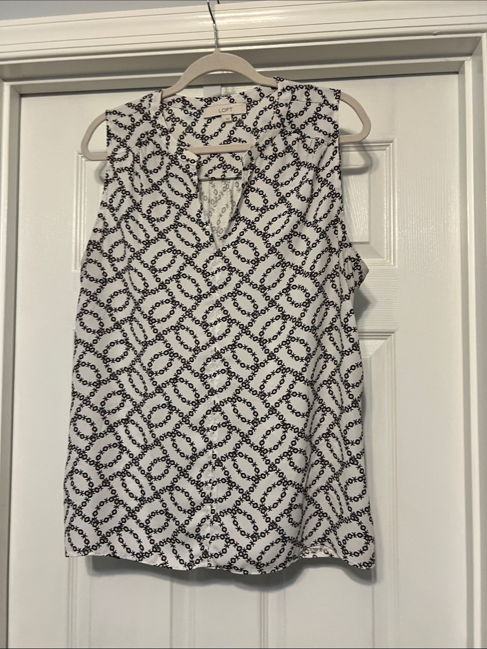 LOFT White Sleeveless V-Neck Geometric Chain-Print Camisole